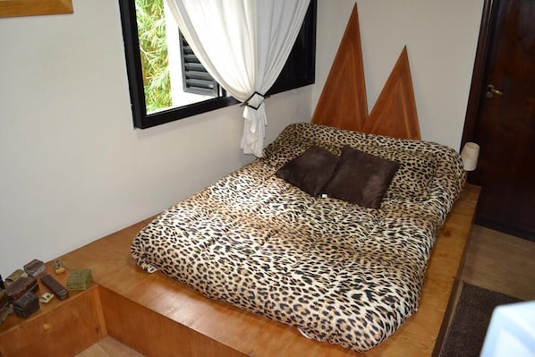 3 bedrooms, iron/ironing board