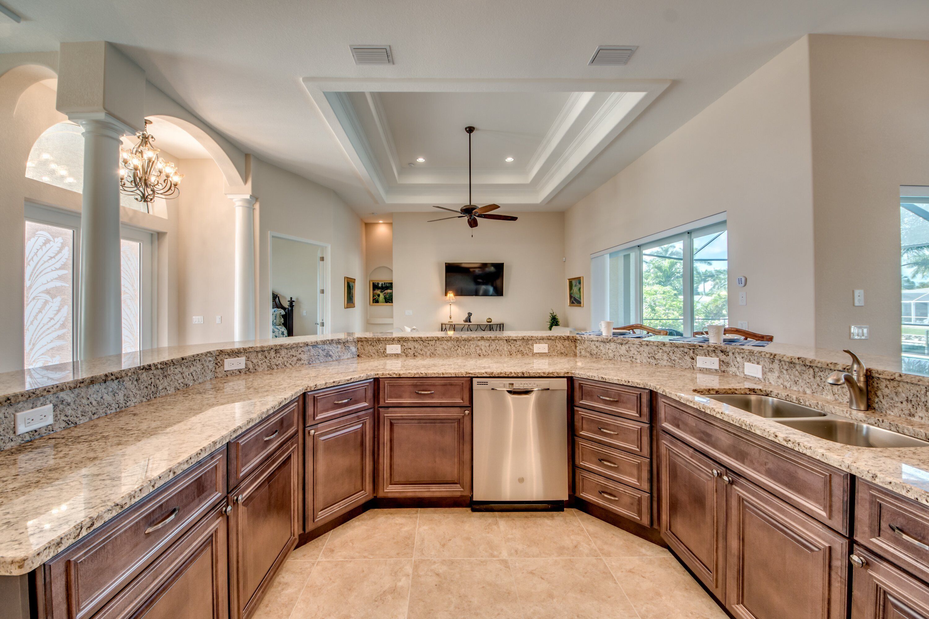 Réfrigérateur, chaise haute