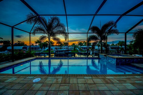 Brand NEW Vacation home located in the Yacht Club Area- Villa Mayfair  Roelens Vacations