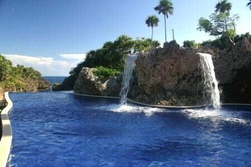 Luxury 2 Bedroom, 2.5 Bath Dream Rental In West Bay