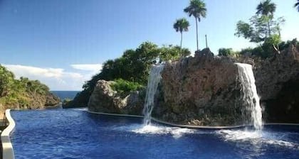 Luxury 2 Bedroom, 2.5 Bath Dream Rental In West Bay