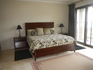 2 Schlafzimmer, Schreibtisch, Bügeleisen/Bügelbrett, kostenloses WLAN