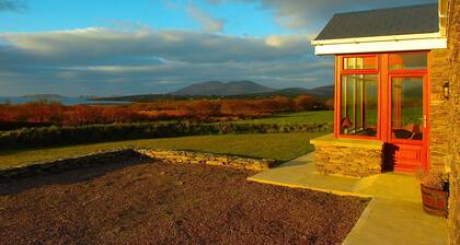 Beautiful house Short Walk from Reenroe Beach Ballinskelligs free WiFi