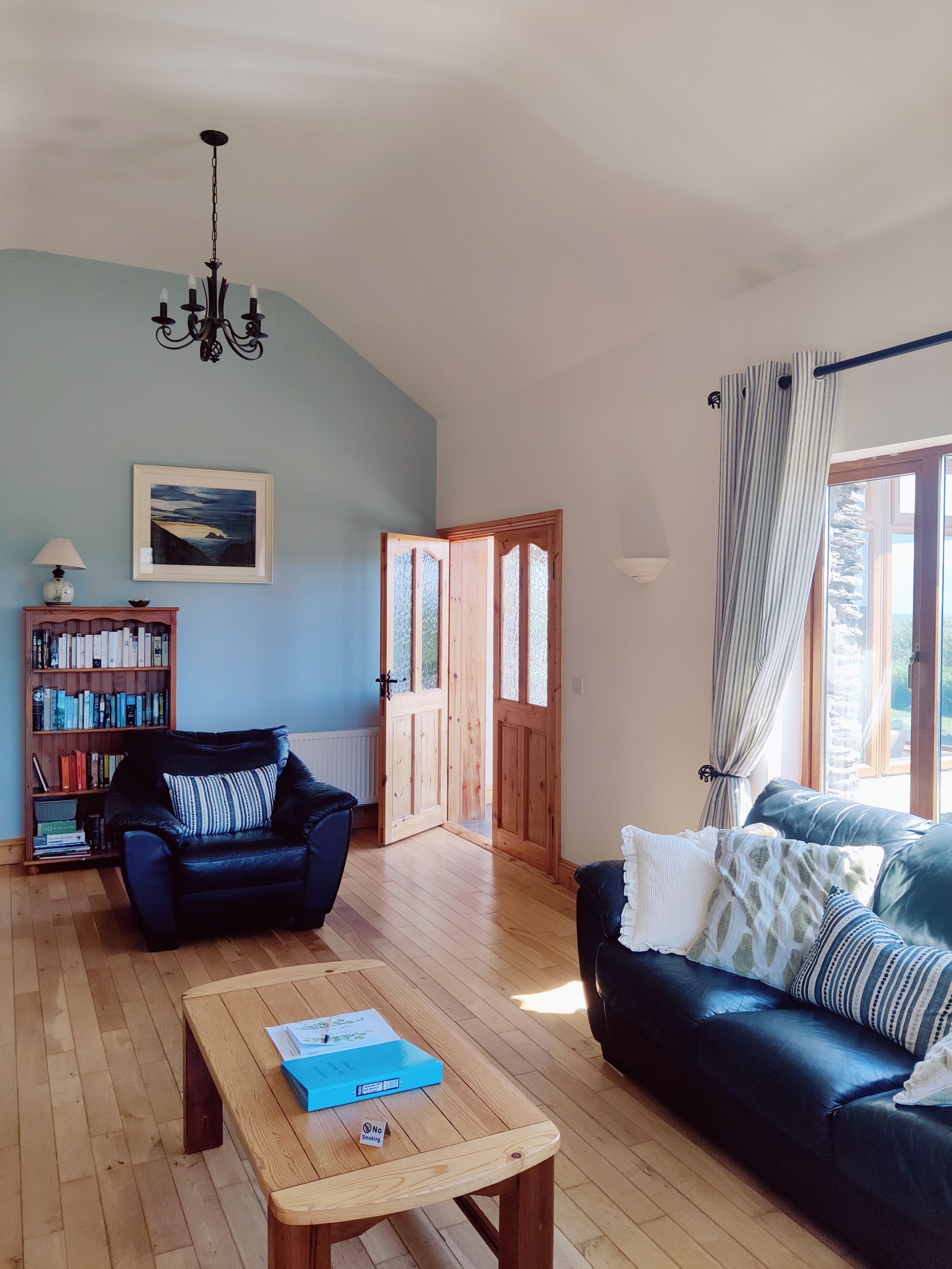 Beautiful House Short Walk From Reenroe Beach Ballinskelligs Free Wifi - 아일랜드