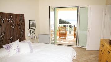 4 bedrooms, in-room safe, iron/ironing board, WiFi