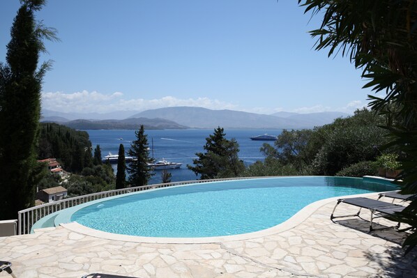 Piscina a l'aire lliure