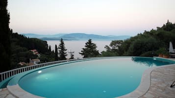 Piscina all'aperto