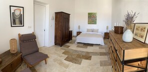4 habitaciones, tabla de planchar con plancha y cuna de viaje