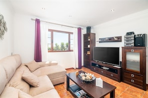 Smart TV, ping pong, stereo