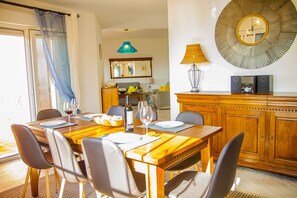 Dining - Villa in first line, garden, barbecue, ideal for families. (La Chullera)