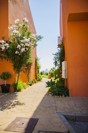 Property grounds - Villa in first line, garden, barbecue, ideal for families. (La Chullera)