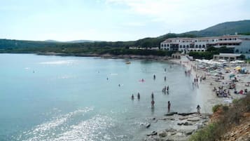 Una spiaggia nelle vicinanze