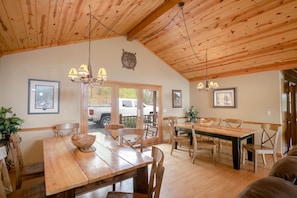 Dining - 5 Star Seclusion w/Panoramic Mtn Views! 5 Kings! Hot Tub & Swimming Pool Access! (Sevierville)