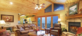 5 Star Seclusion w/Panoramic Mtn Views! 5 Kings! Hot Tub & Swimming Pool Access!