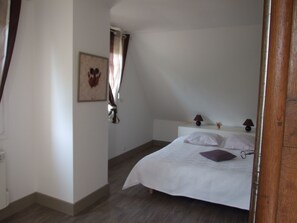 4 bedrooms, iron/ironing board, travel crib, free WiFi