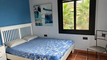 3 Schlafzimmer, Schreibtisch, Bügeleisen/Bügelbrett, Reisekinderbett