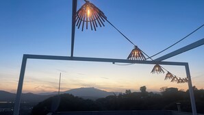 A view of a mountainous landscape at dusk with string lights. - All - in! Villa with view, pool, quiet and private. Last-minute in september (Tordera)