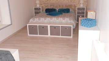 2 slaapkamers, reisbedje, wifi