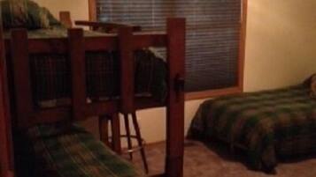 5 Schlafzimmer, Schreibtisch, BĂŒgeleisen/BĂŒgelbrett, kostenloses WLAN