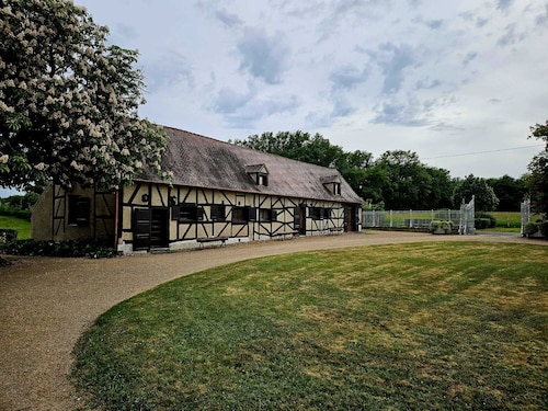 18th century farmhouse, in the countryside, sleeps 10, private pool,