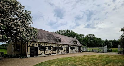 Bourbonnaise Haus 10 P. Zugang zum privaten Schwimmbad. 7 km von PAL.