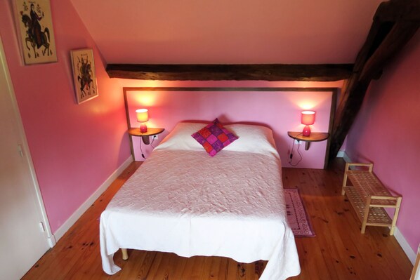 5 bedrooms, iron/ironing board, travel crib, free WiFi