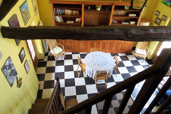 Interior - 18th century farmhouse, in the countryside, sleeps 10, private pool, (Beaulon)