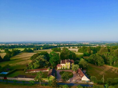 18th century farmhouse, in the countryside, sleeps 10, private pool,