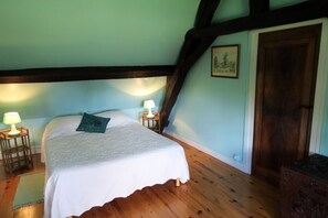 5 slaapkamers, een strijkplank/strijkijzer, reisbedje, gratis wifi