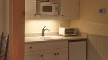 Frigorifero, microonde, macchina per tè/caffè, tostapane