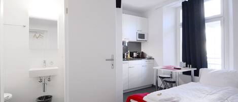 Iron/ironing board, free WiFi, bed sheets