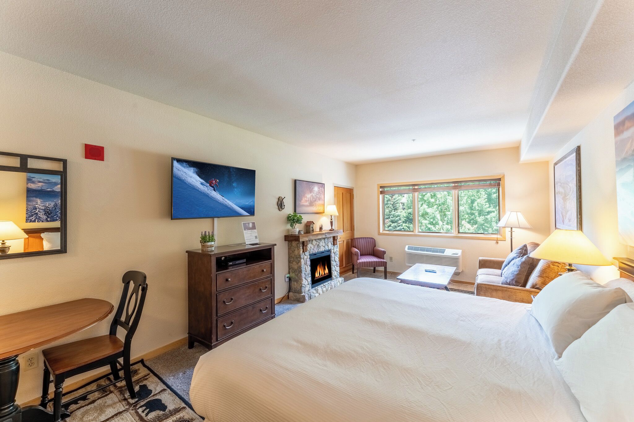 Updated Studio w/ AC; King Bed, Great Amenities, Close to Keystone Base Area
