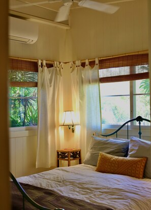 2 bedrooms, iron/ironing board, free WiFi, bed sheets - PUAKO 1940's Vintage Beach Cottage - Now with Air Conditioning (Kamuela)
