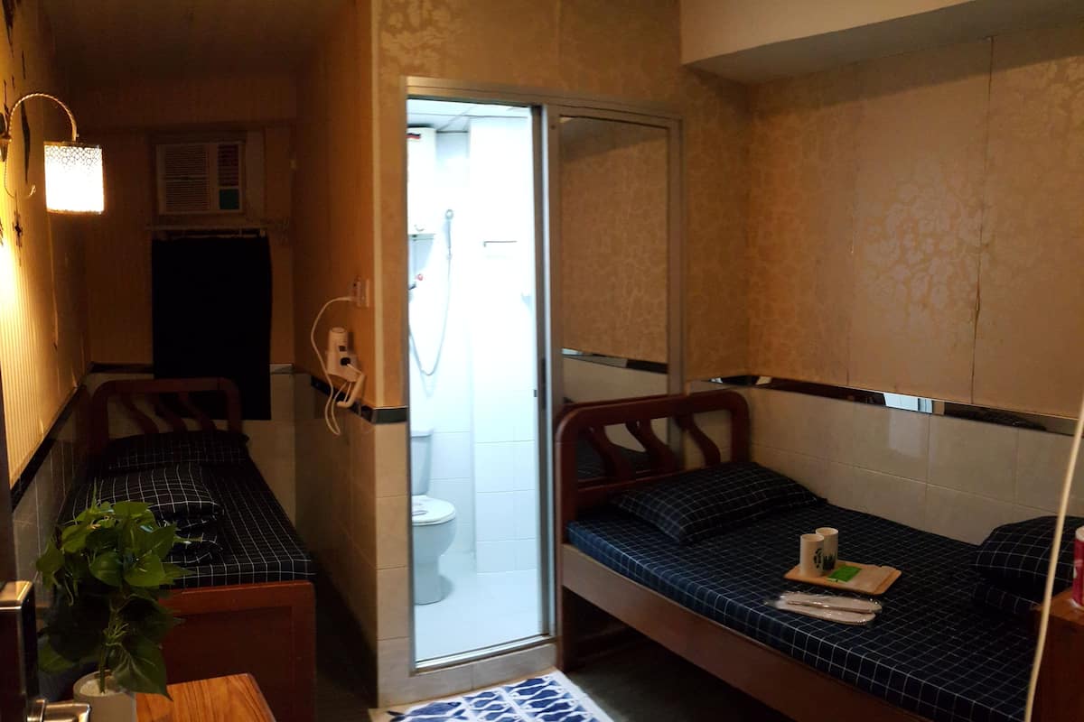 Basic Room, Multiple Beds, Non Smoking | Egyptian cotton sheets, premium bedding, iron/ironing board (on request)