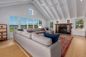 Smart TV, fireplace, stereo