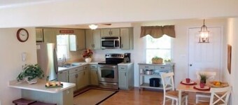 Cedar Point 6.5 Acre Waterfront Family Retreat With Pool And Sandy Beach!