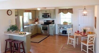 Cedar Point 6.5 Acre Waterfront Family Retreat With Pool And Sandy Beach!