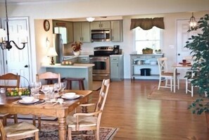 Kühlschrank, Mikrowelle, Geschirrspüler