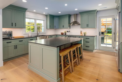 Cedar Point 6.5 Acre Waterfront Family Retreat With Pool And Sandy Beach!