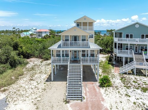 Steps From The Oceanfront! Pool, Pet Friendly, Wifi, king beds! WEEKLY DISCOUNTS