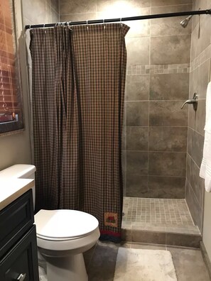Shower, hair dryer, towels, soap - A hand-crafted cabin built in the middle of a Christmas Tree farm. (Waynesville)
