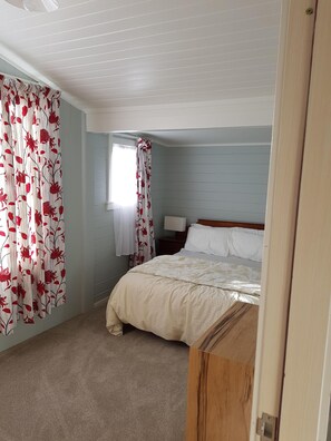 3 bedrooms, iron/ironing board, WiFi, bed sheets - Private RIVER ACCESS (Turangi)
