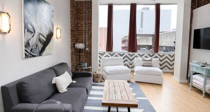 Downtown Music City Loft living! ~Steps to the Ryman and Broadway