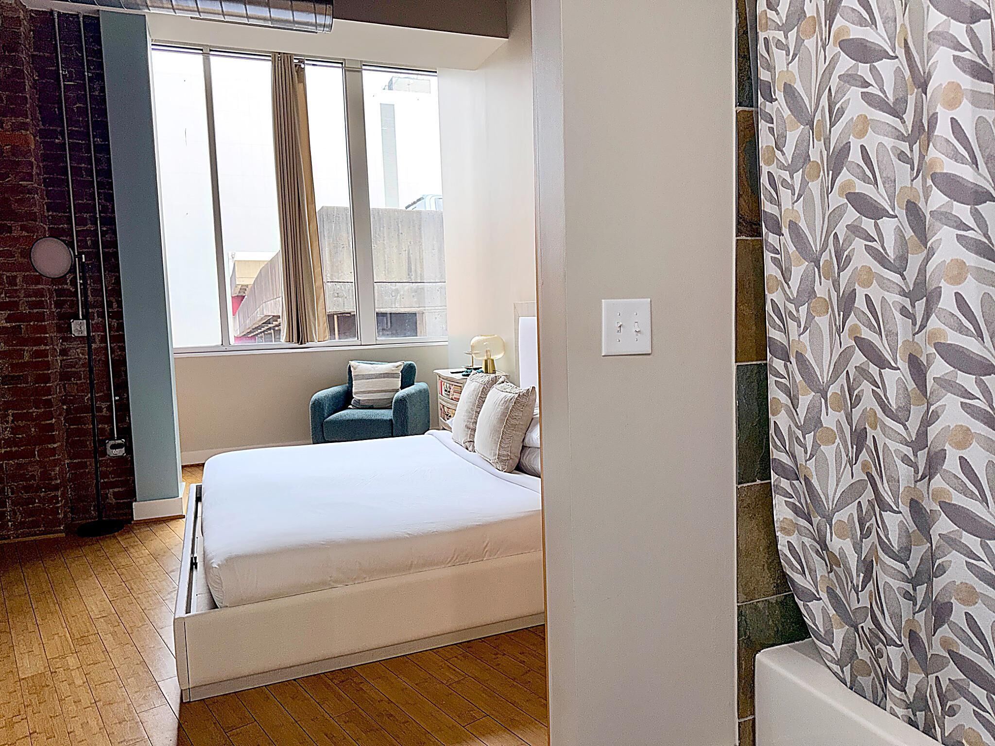 2 bedrooms, iron/ironing board, internet, bed sheets