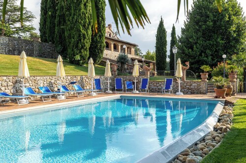 Villa Osservatorio for up to 11 with private pool, 15mins to San Gimignano