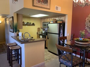 Dining - Well appointed condominium with a gorgeous view (Tucson)