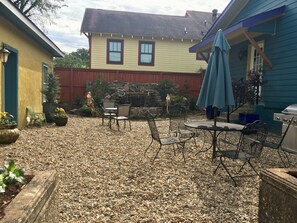 Outdoor dining - Modern and chic guest house with EV universal wall connector level 2 (Little Rock)