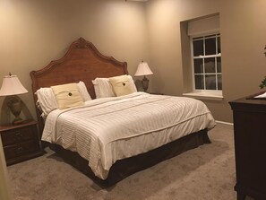 2 bedrooms, iron/ironing board, WiFi, bed sheets - Modern and chic guest house with EV universal wall connector level 2 (Little Rock)