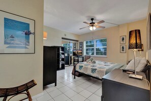 1 bedroom, iron/ironing board, travel crib, WiFi - Fort Lauderdale Yacht & Beach Club 316 (Fort Lauderdale)