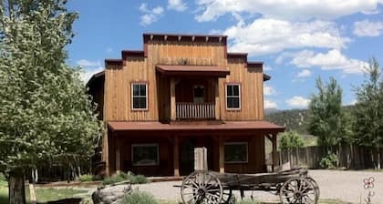 Suite Cow Creek galardonada: tranquilidad y comodidad en el borde de la ciudad con excelentes vistas